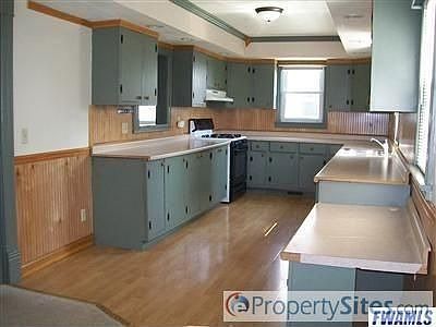 3rd image of 327 N Main St