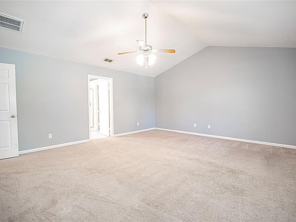 5th image of 2057 N Vista Dr