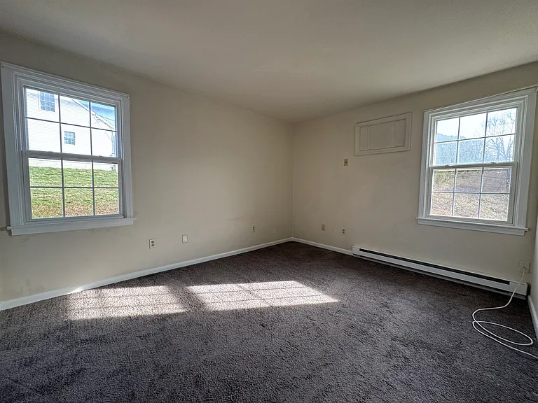 Bedroom 1 - View 1