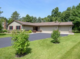 5526 Stoney Brook Rd, Kalamazoo, MI 49009
