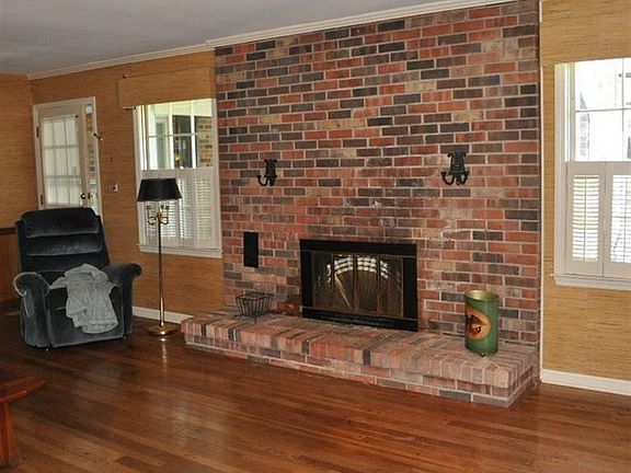 2nd image of 405 Brookside Dr