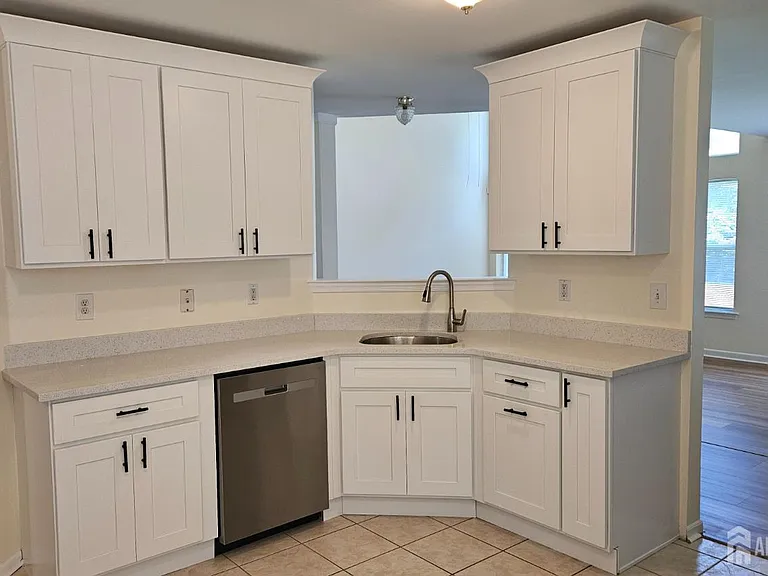 405 Cobblestone Ct — Photo 7