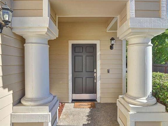 3rd image of 2527 Sierra Blvd