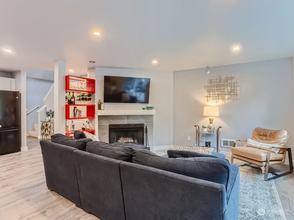 700 Front Street S #A-206, Issaquah, WA 98027
