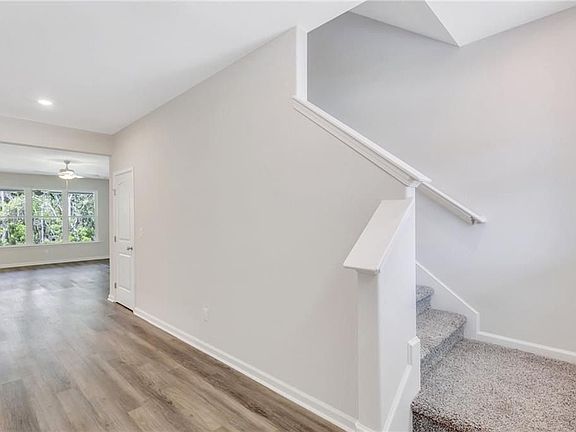 5th image of 277 Acorn Dr