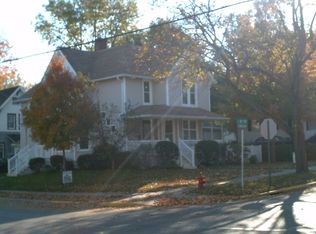 304 Crawford Ave, Dixon, IL 61021