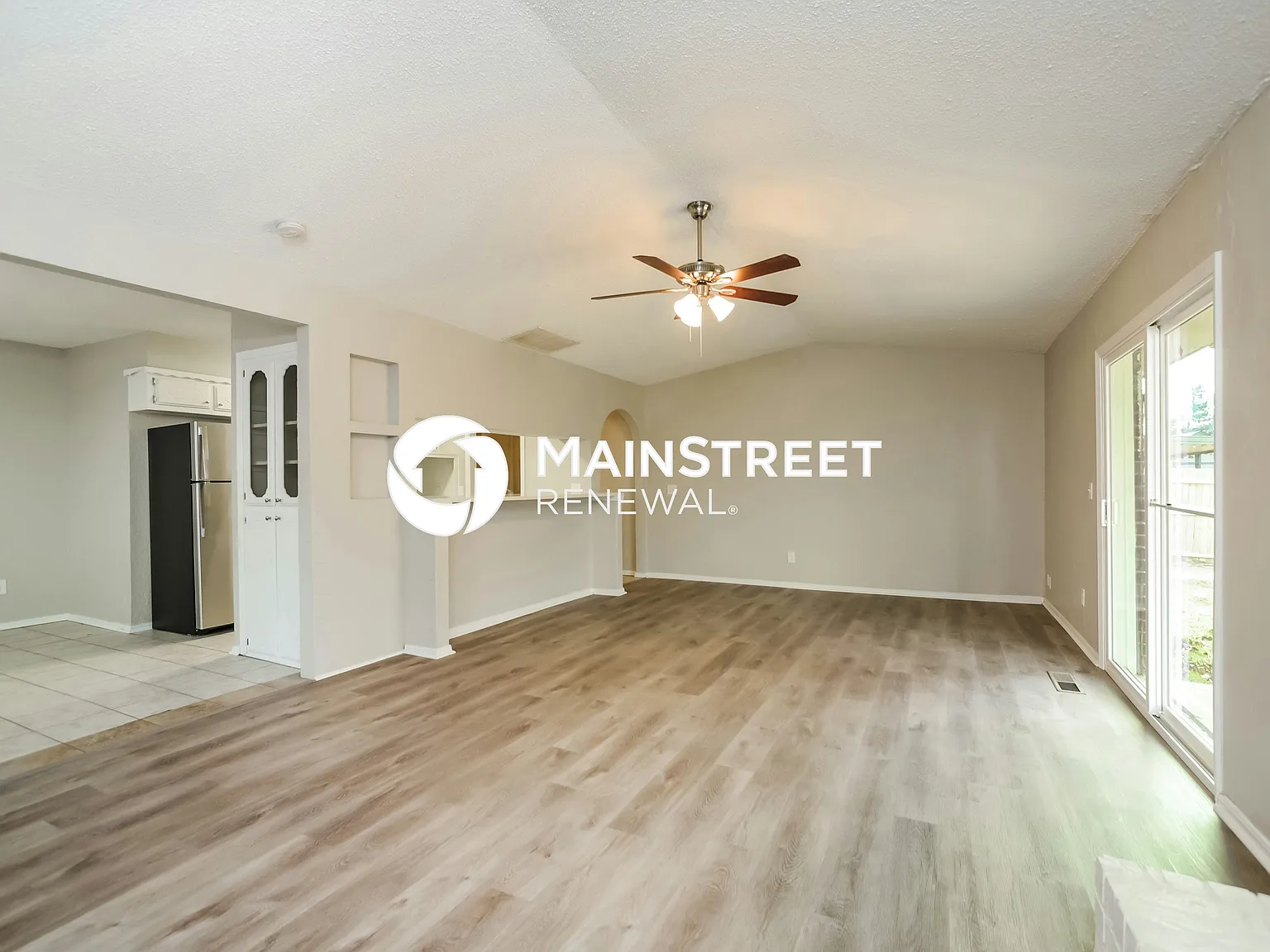 806 Arlington Dr — Photo 4
