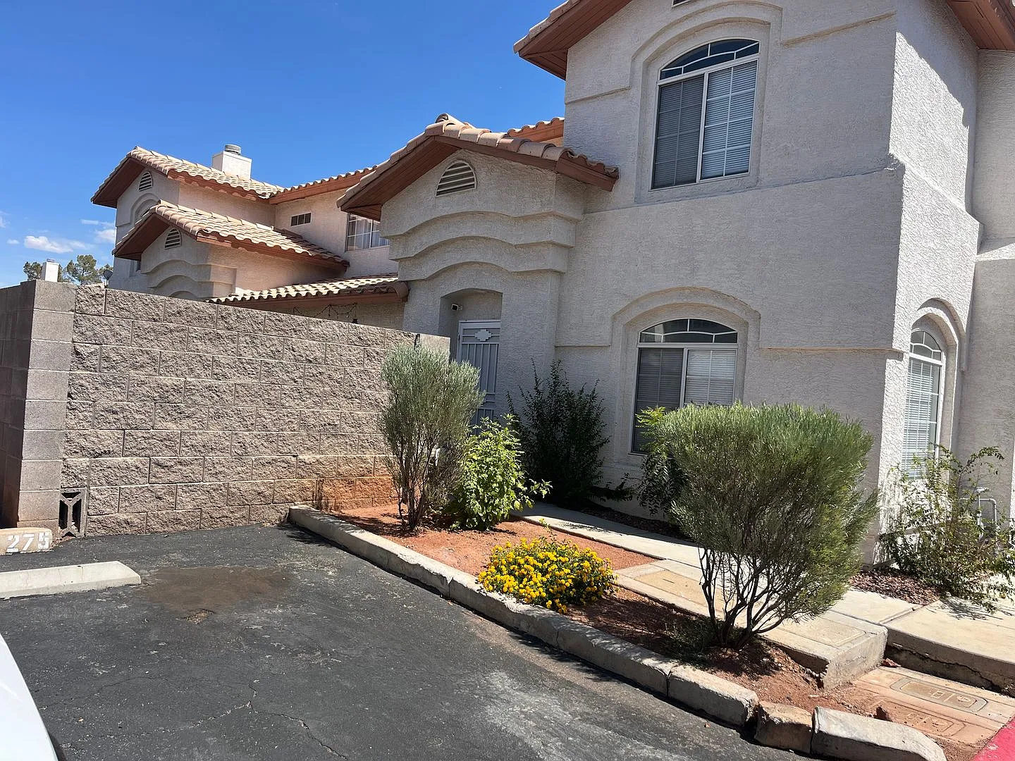 Cozy 3 Bedroom Summerlin Townhome for Rent! — Photo 3