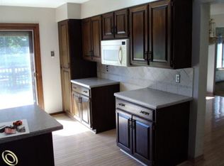 5520 Springwater Ln, West Bloomfield, MI 48322