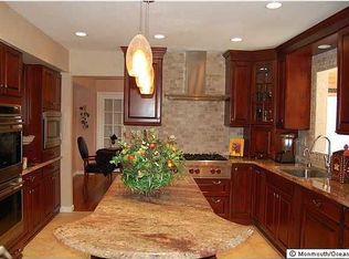 25 Barrister Ln, Manalapan, NJ 07726