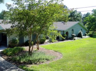 107 Lake View Dr, Vicksburg, MS 39180