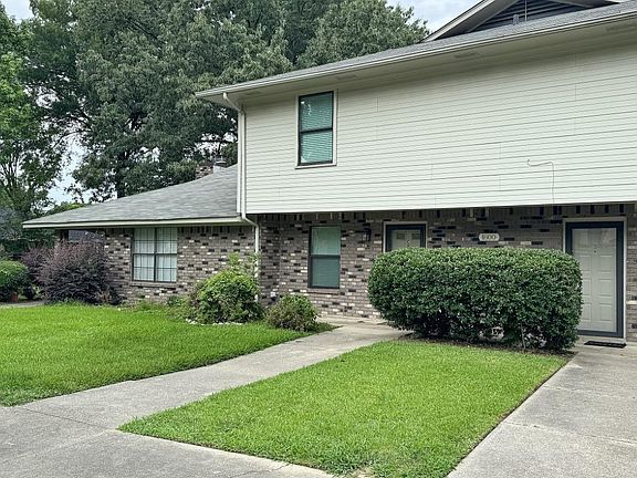 2nd image of 1800 Woodhaven Dr