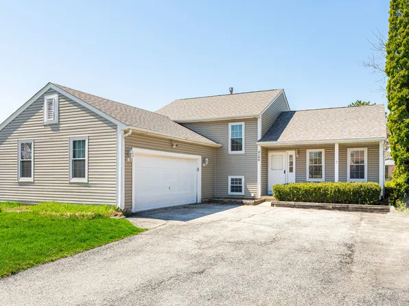2130 N Masters Ln, Lake Villa, IL 60046