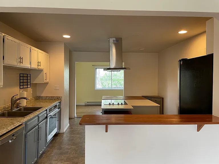 1875 Del Rosa Ct — Photo 4