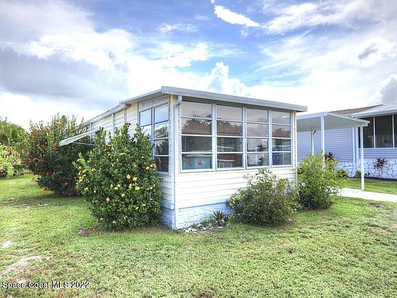 2nd image of 907 Hawthorn Cir