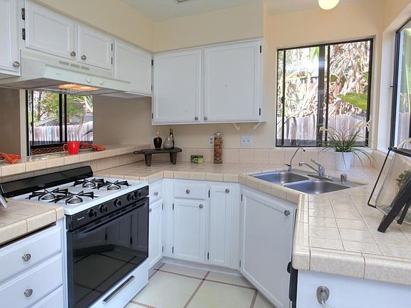 4011 Via Diego A Kitchen 2