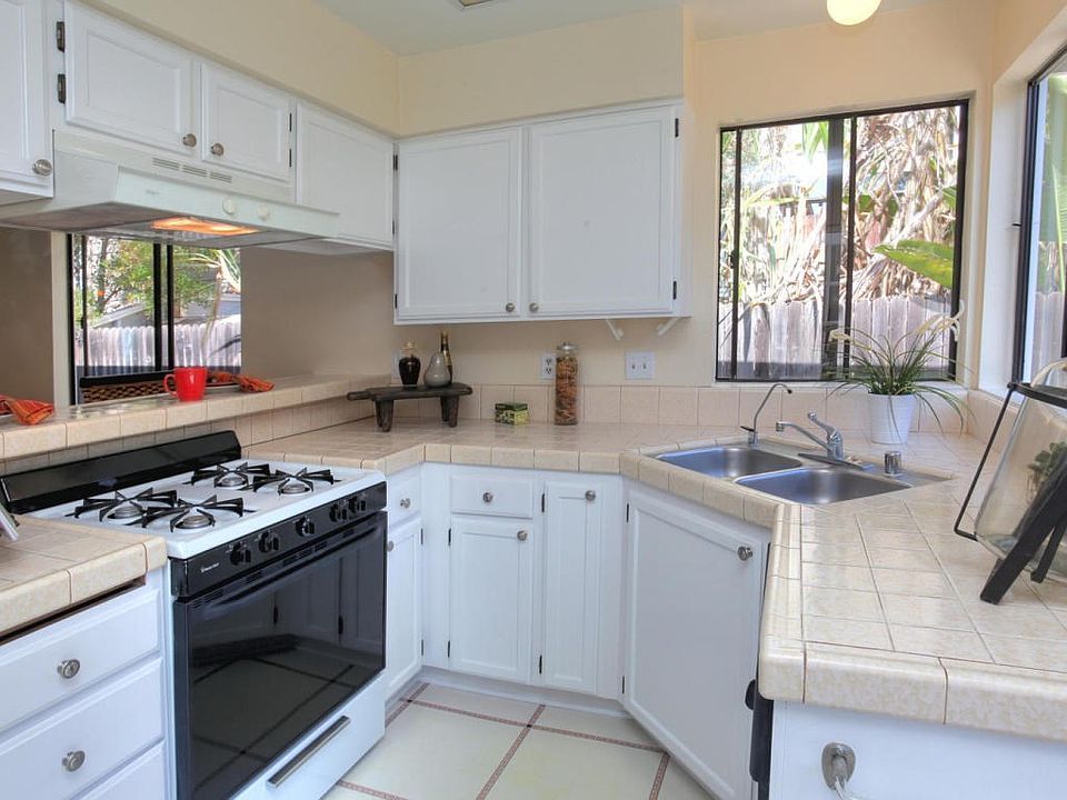 4011 Via Diego A Kitchen 2