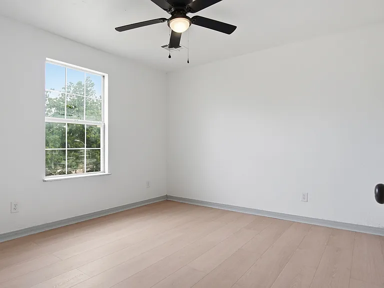 1305 Bellevidere Dr — Photo 18