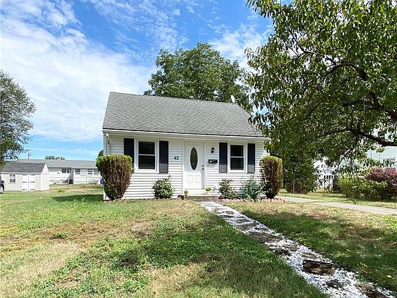 2nd image of 42 Nassau Ln