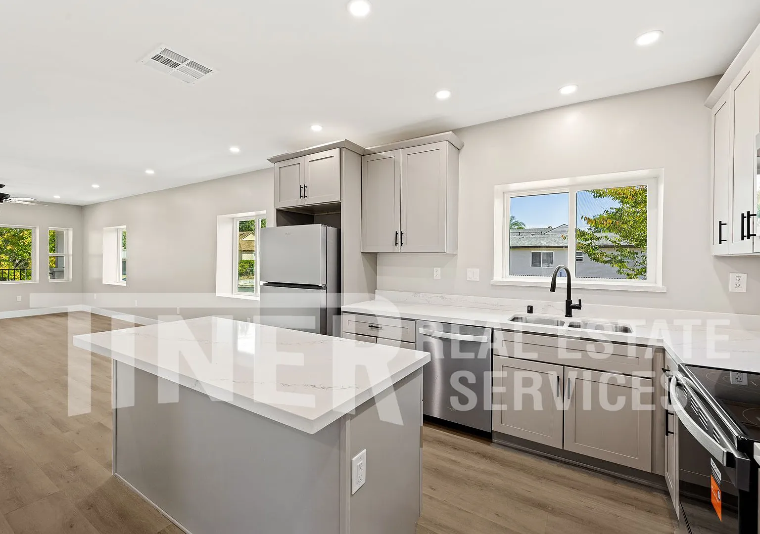 201 Fig St - Tier 2 - Modern Craftsman Living in Roseville — Photo 4