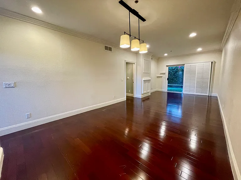 156 S Oak Knoll Ave #107 — Photo 2