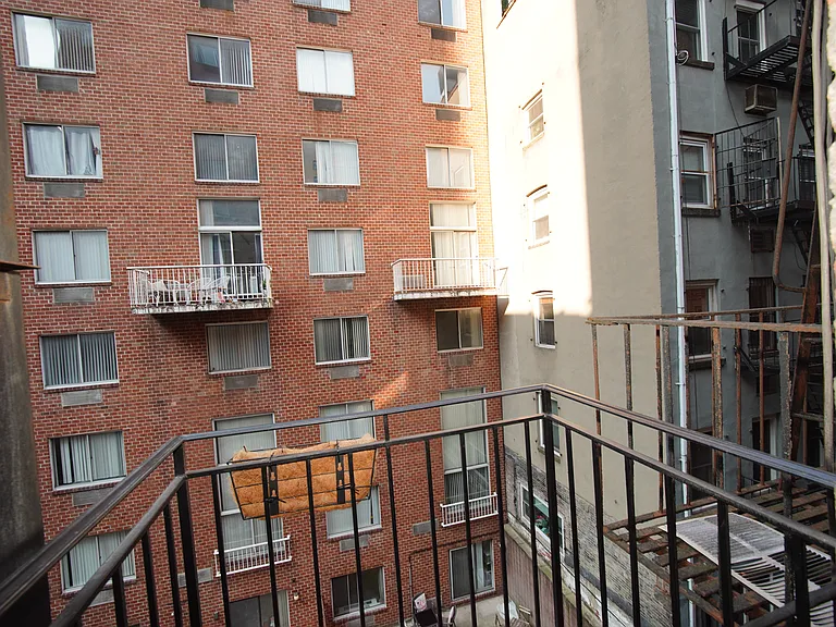219 E 23rd St #SIXTEEN — Photo 6