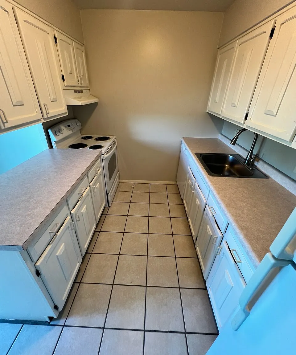 2 bed, 1.5 bath, 1000 sqft, $1,149 — Photo 3