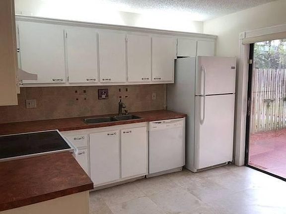4th image of 173 Lake Arbor Dr