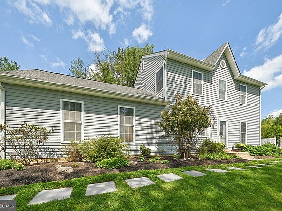 2nd image of 2917 Greenhill Ct