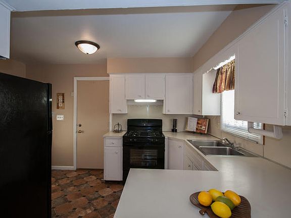 5th image of 1670 Langley St SE