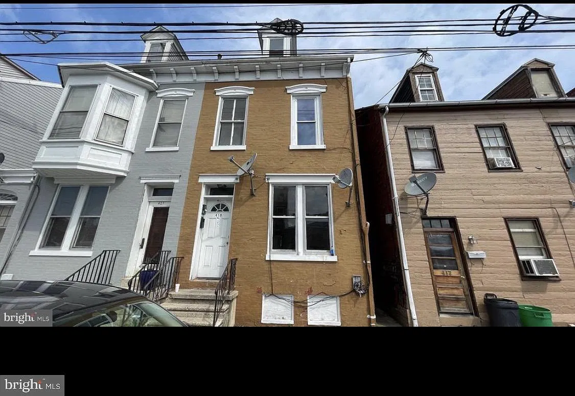 3 bed, 1.0 bath, 1746 sqft, $1,500 — Photo 1