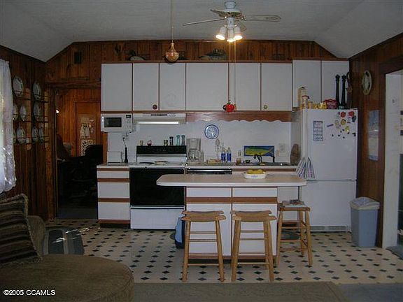 5th image of 907 Live Oak