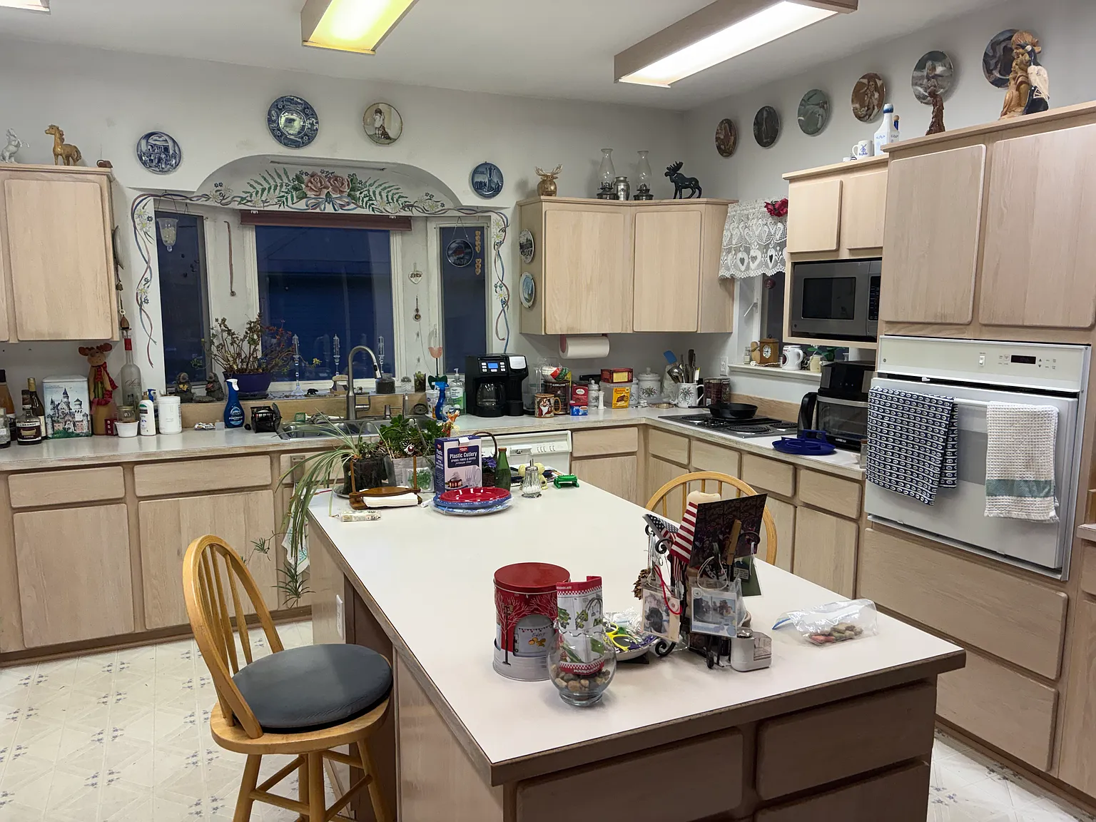 5 bed, 3232 sqft, $1,100 — Photo 2