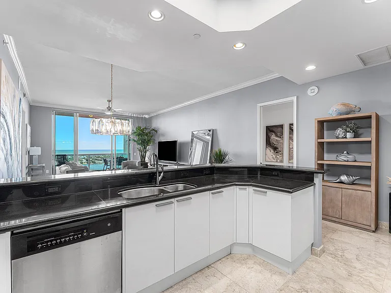 2640 Lake Shore Dr #2215 — Photo 13