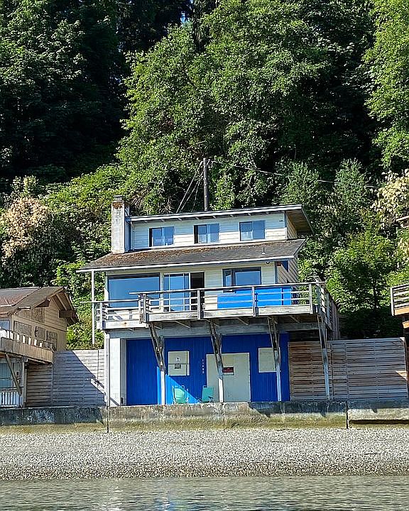 1st image of 11090 Rolling Bay Walk NE