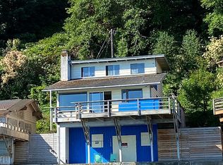 11090 Rolling Bay Walk NE, Bainbridge Island, WA 98110
