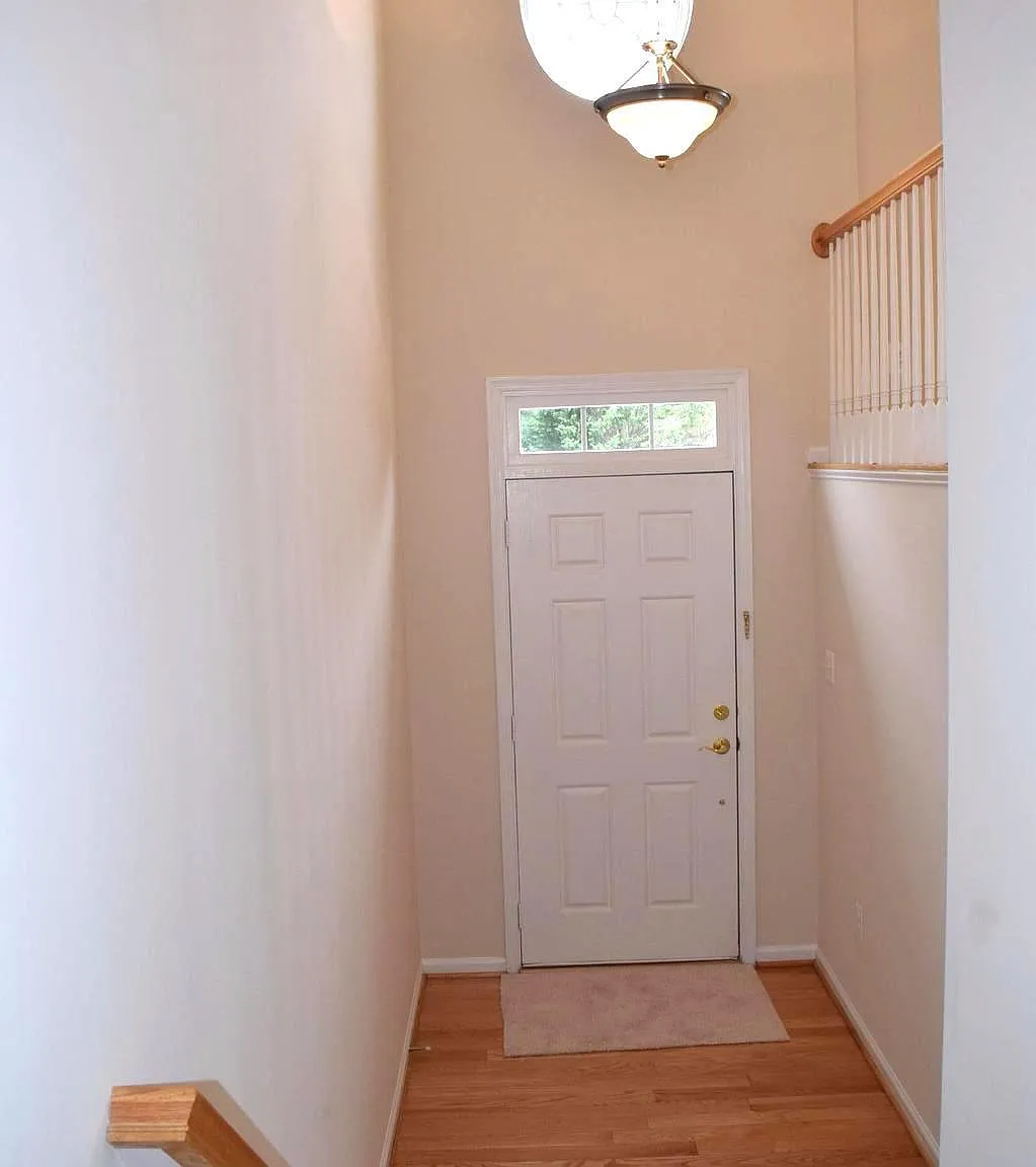 3 bed, 3.5 bath, 1946 sqft, $3,500 — Photo 3