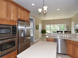 N76W17085 Kolbrook Ct, Menomonee Falls, WI 53051