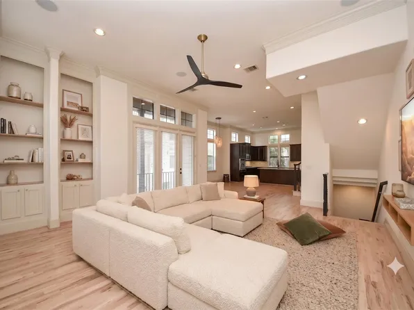 3229 Maxroy St, Houston, TX 77008