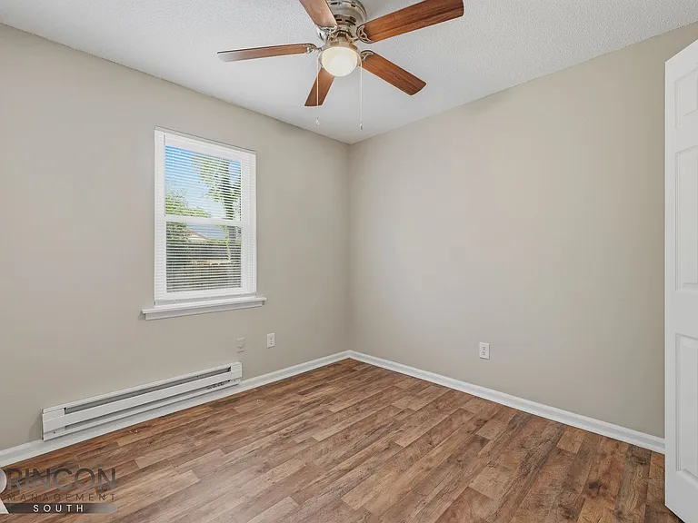4025-4031 Bamberg Ave — Photo 16