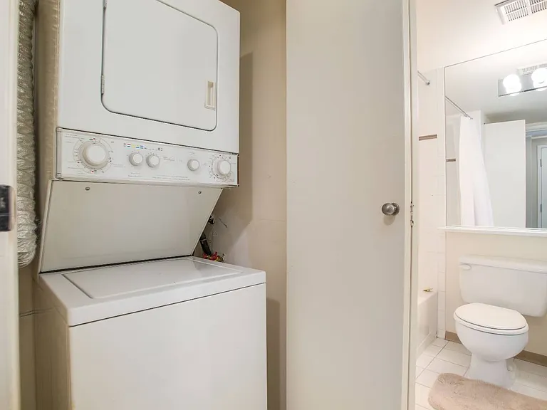 438 Seymour St #806 — Photo 15