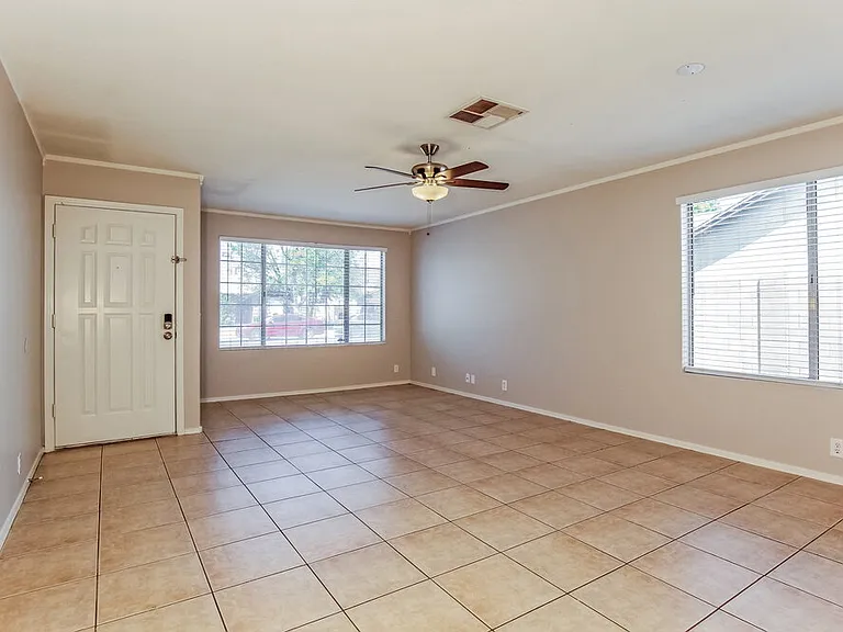 8745 W Tuckey Ln — Photo 3