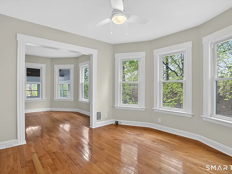 95 Parrott Ave — Photo 4