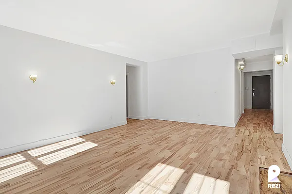 Rented by REZI | media 33