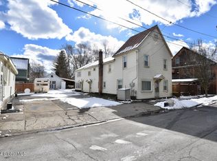 16 Oak St, Saratoga Springs, NY 12866