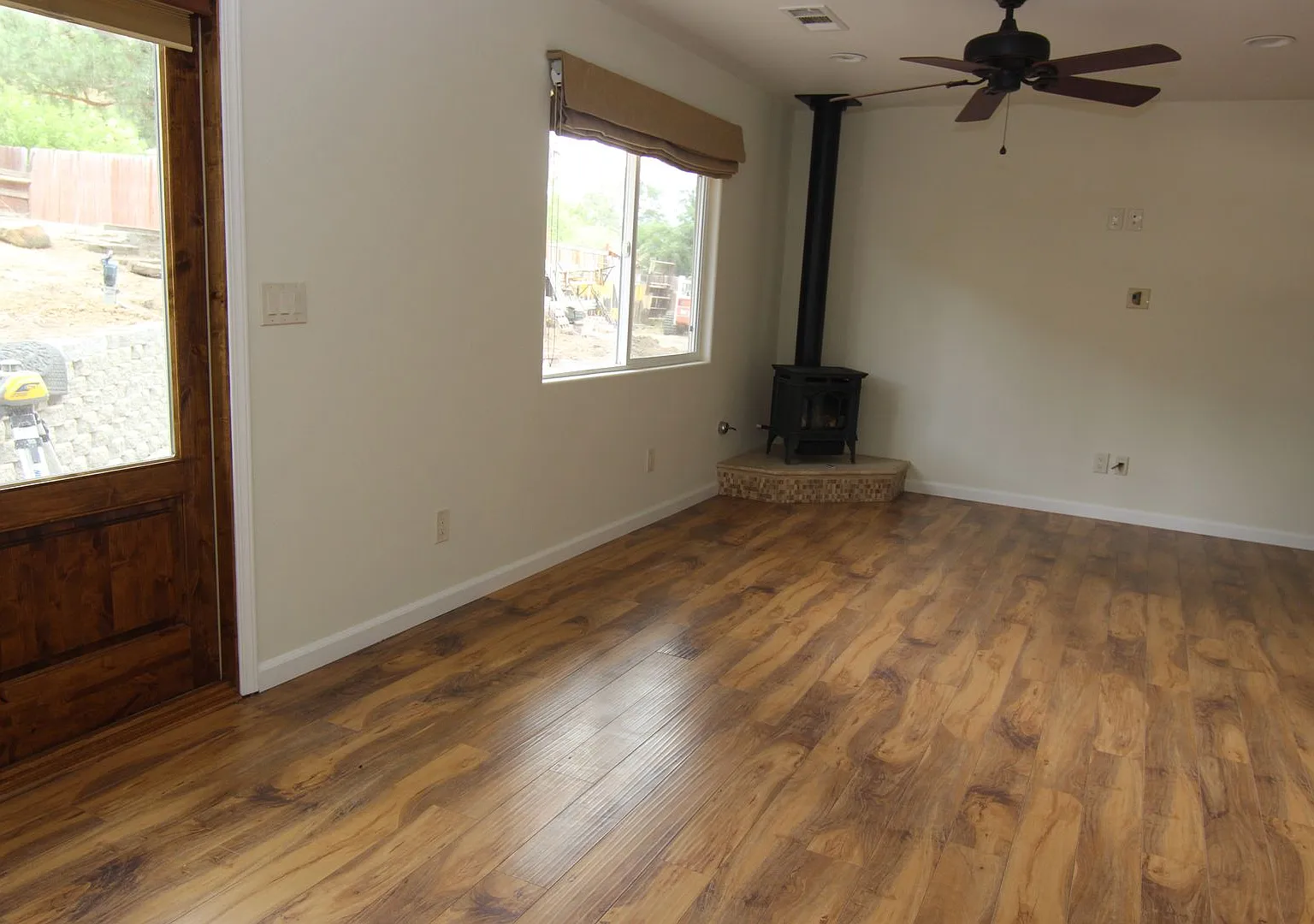 R7405S — Photo 2