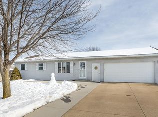 600 Elm Ridge St, Peosta, IA 52068