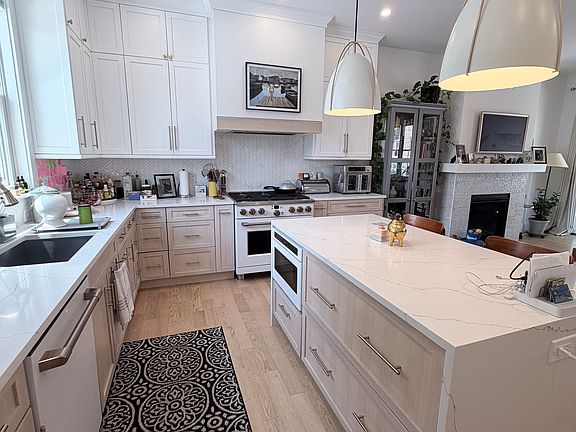 3rd image of 15 Emerald St #1