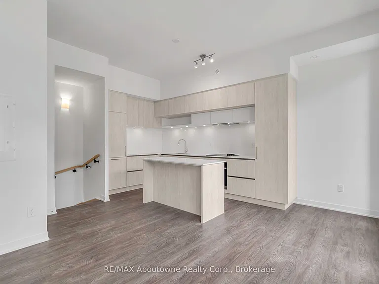 2 Steckley House Ln #Townhouse 923 — Photo 2