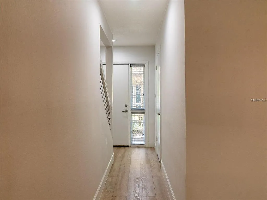 2 bed, 1.5 bath, 986 sqft, $2,200 — Photo 2